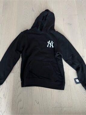 Genuine Merchandise Black Pullover Hoodie L/G